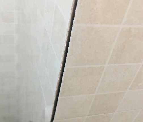 平果瓷砖空鼓维修公司分享阳台瓷砖脱落的修复过程可以分为以下几个步骤