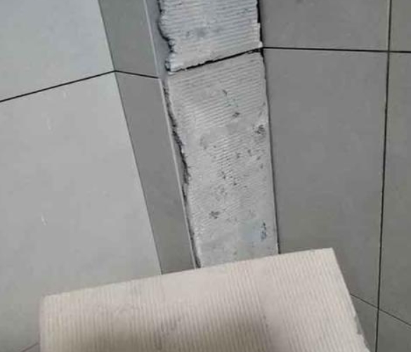 平果瓷砖空鼓维修公司分享下厨房瓷砖脱落的补救措施。